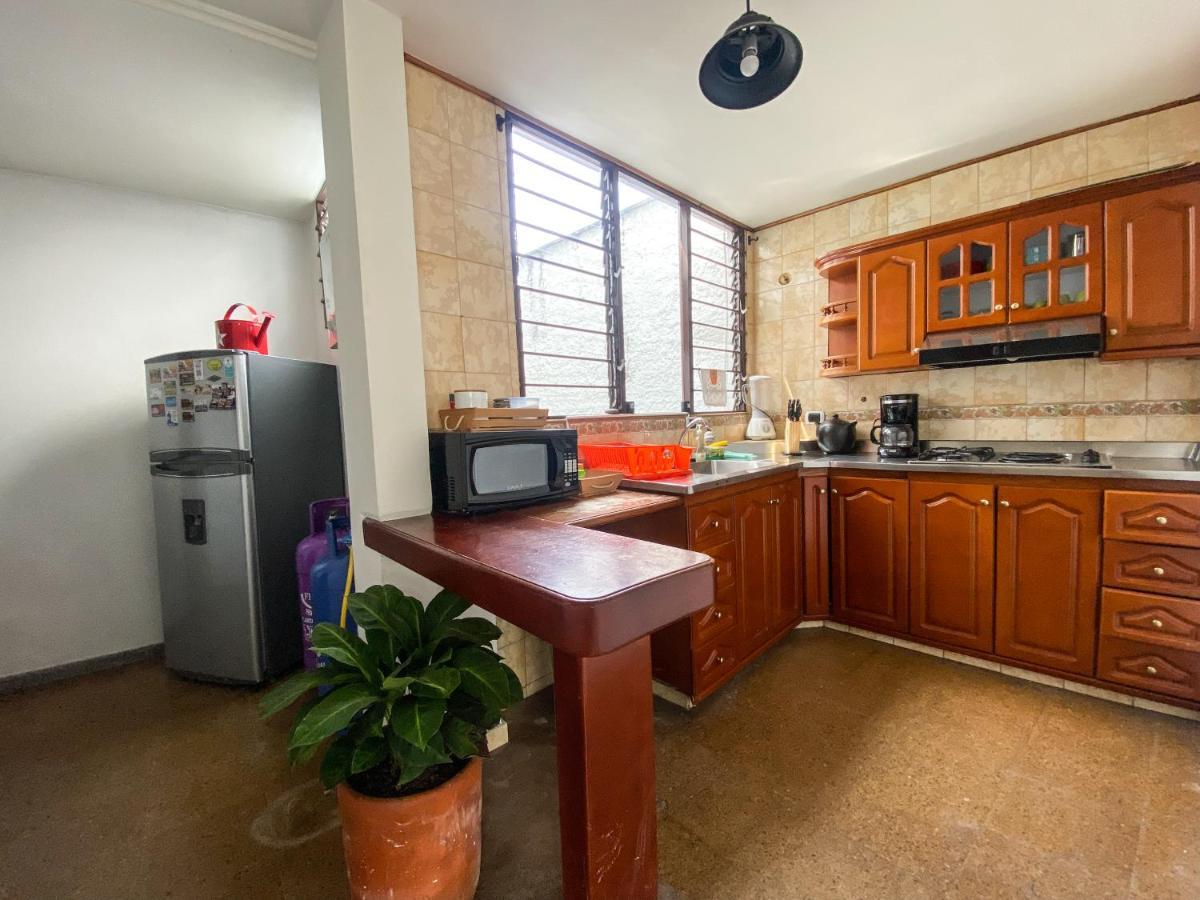 Oasis En El Corazon De Medellin, Laureles Apartment Luaran gambar